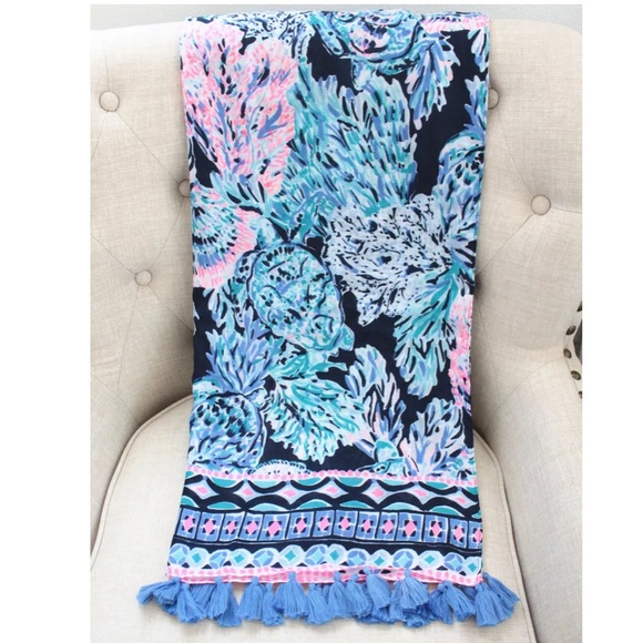 RARE LILLY PULITZER RESORT
SCARF LILLIAN OVERSIZED BLANKET WRAP SWAY WITH ME - Picture 2 of 3
